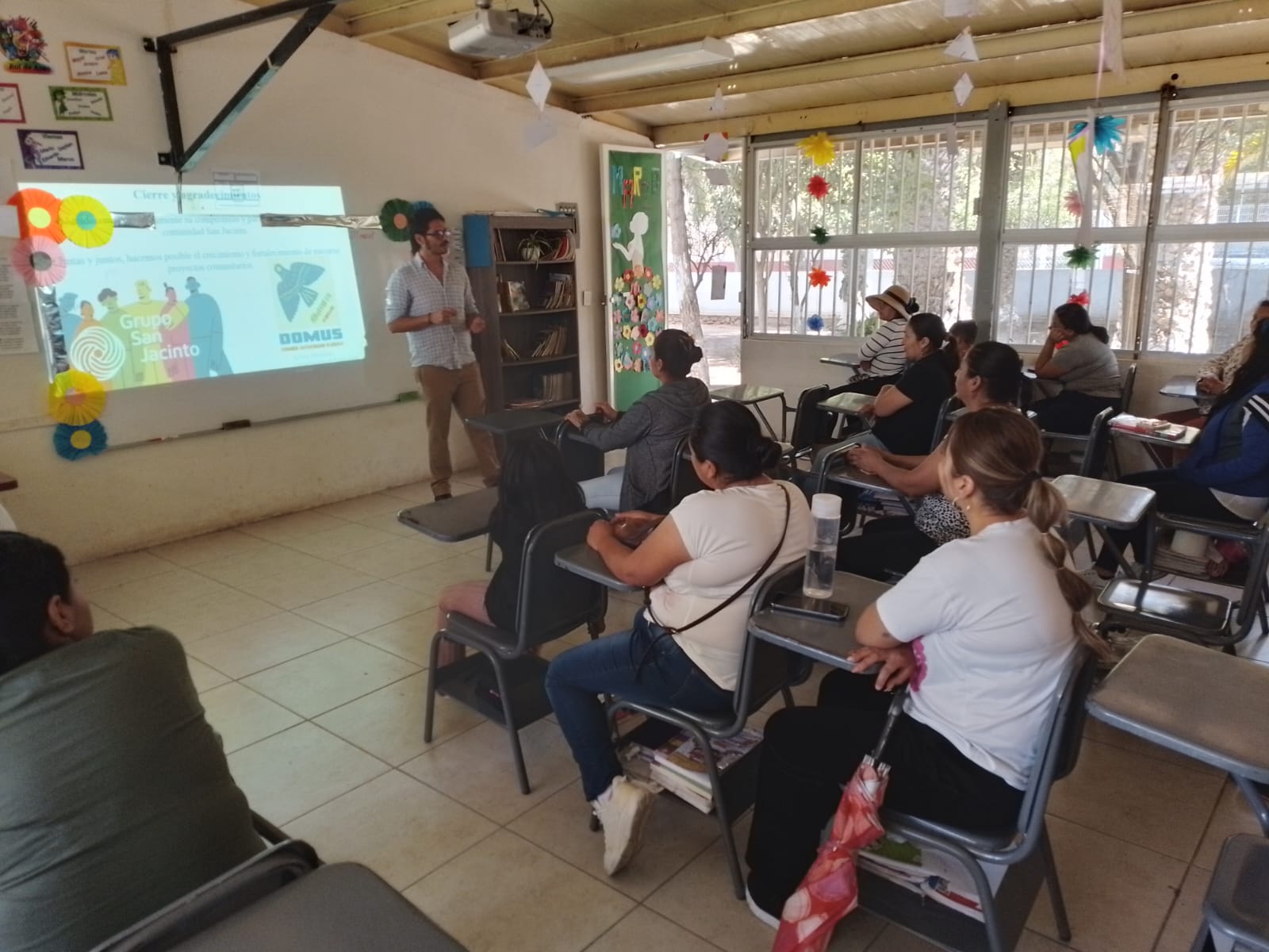 Junta con madres de familia de la Camerata DOMUS